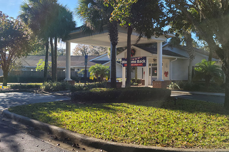 Angled view of the main entrance to Superior Residences of Cala Hills
